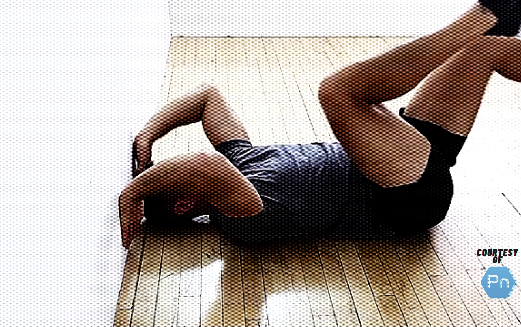 Personal trainer performing the wall-press exercise to strengthen abs.